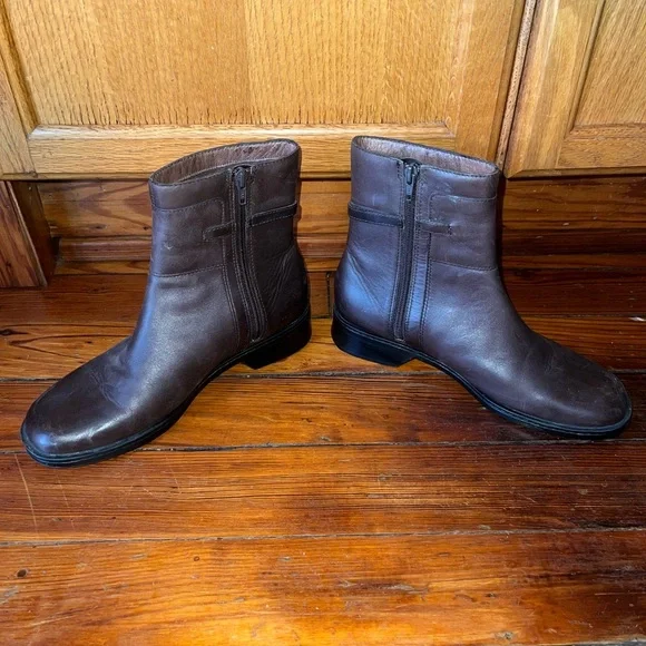 Clark’s Chocolate Brown Leather Ankle Boots Womens 8.5 - Picture 2 of 5